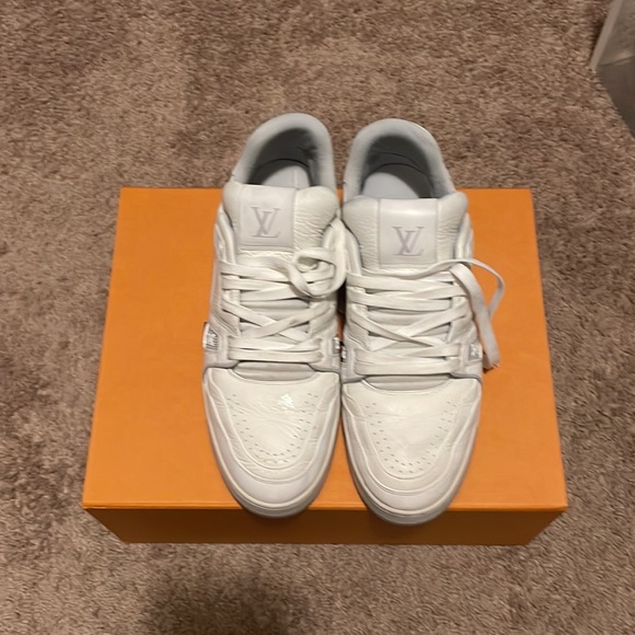 LV trainer sneaker (1A8WAX) - Picture 3 of 8